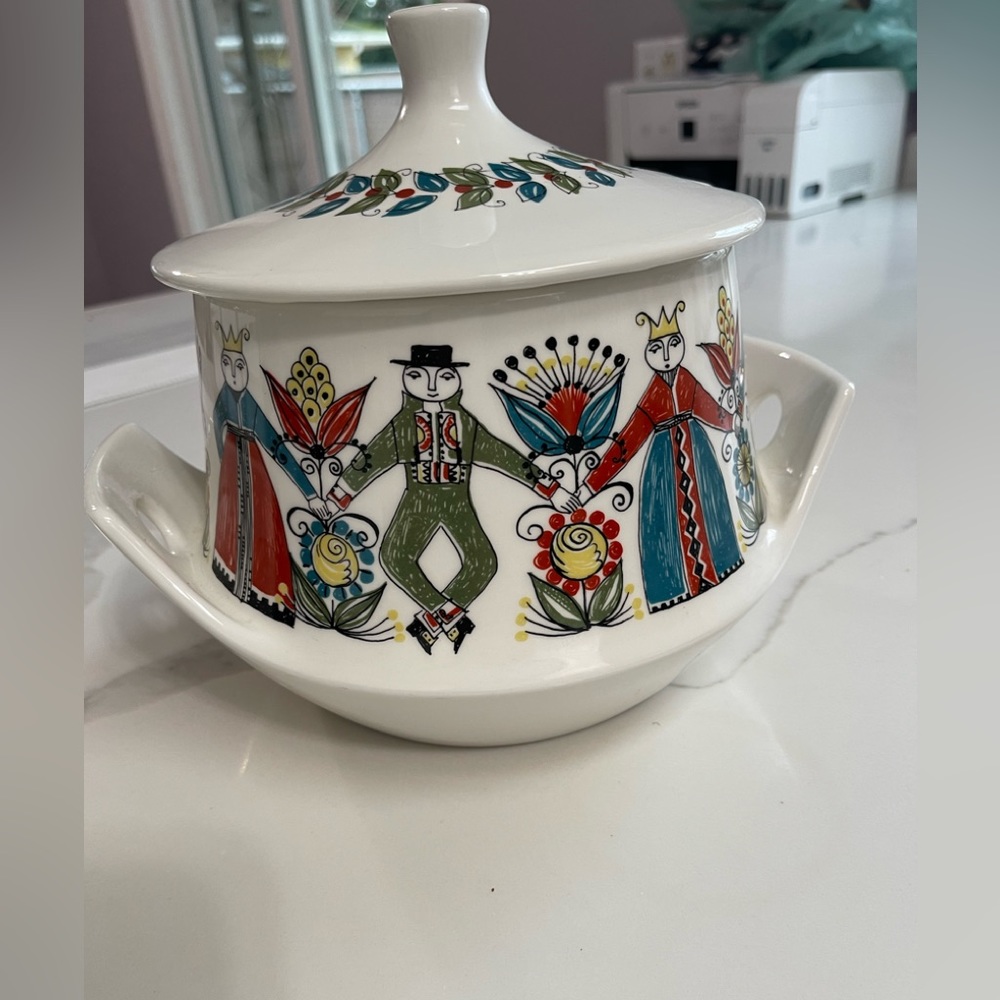 FIGGJO NORWAY SAGA MODERN  SOUP TUREEN WITH LADLE SILKSCREEN NORSKE FOLK
